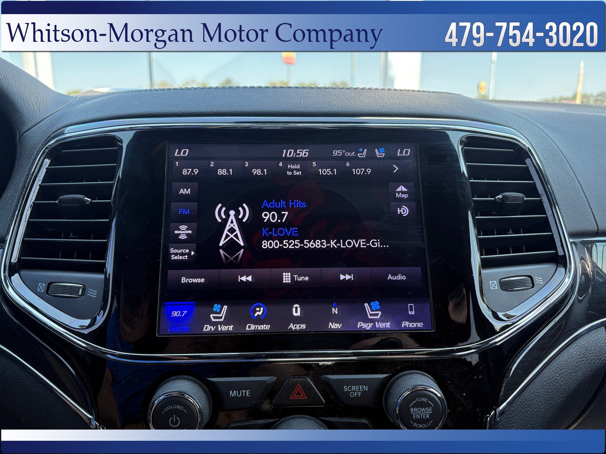 Used 2020 Jeep Grand Cherokee Overland w/ Interior Metal Package AWD/4WD image 26