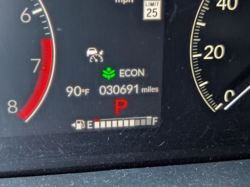Used 2025 Honda Pilot TrailSport image 10