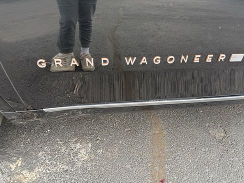 Used 2024 Jeep Grand Wagoneer Series III w/ Rear Seat Video Group 1 image 10