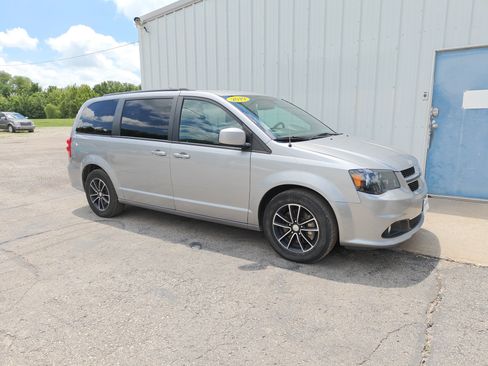 Used 2019 Dodge Grand Caravan GT FWD image 2