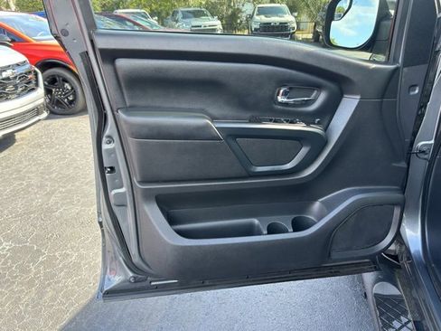 Used 2019 Nissan Titan SV w/ SV Convenience Package image 12