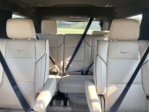 Used 2023 Cadillac Escalade Premium Luxury AWD/4WD image 45