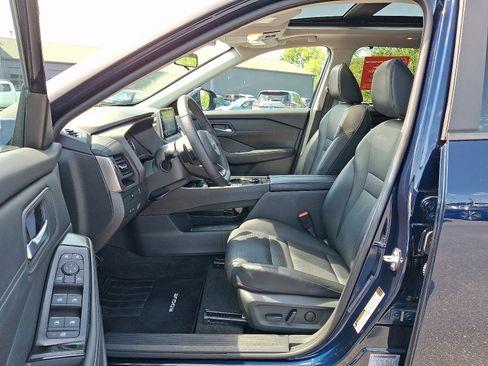 Certified 2024 Nissan Rogue SV w/ SV Premium Package AWD/4WD image 15