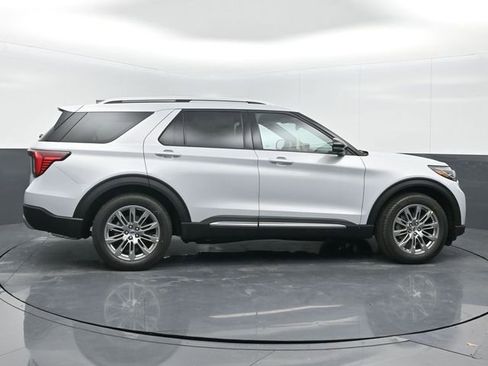 Used 2025 Ford Explorer Platinum image 8