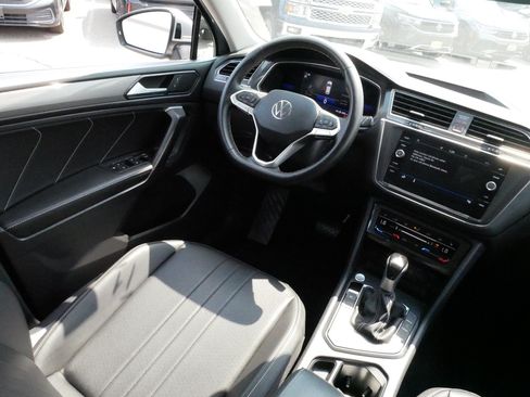 Certified 2023 Volkswagen Tiguan SE FWD image 9