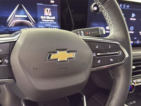 Used 2025 Chevrolet Suburban Premier image 23