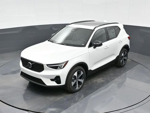 New 2026 Volvo XC40 B4 Plus w/ Protection Package Premier image 22
