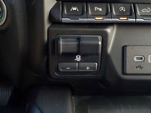 Used 2020 Chevrolet Silverado 1500 High Country w/ Technology Package image 34