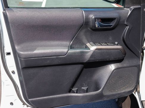 Used 2018 Toyota Tacoma TRD Sport w/ Technology Package RWD image 26
