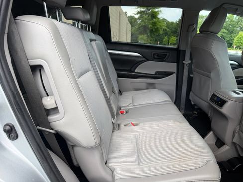 Used 2019 Toyota Highlander Plus w/ Protection Package #3 AWD/4WD image 37