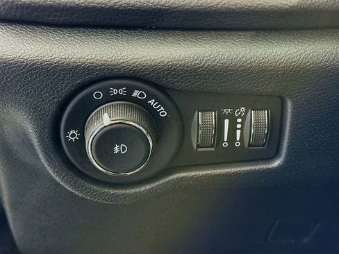 New 2026 Chrysler Pacifica Limited FWD image 10