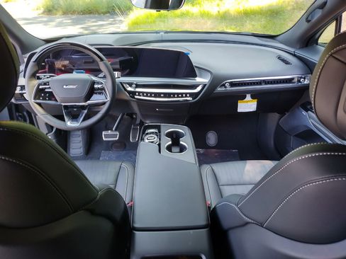 New 2026 Cadillac Lyriq V w/ LPO, Bronce Accent Package image 15