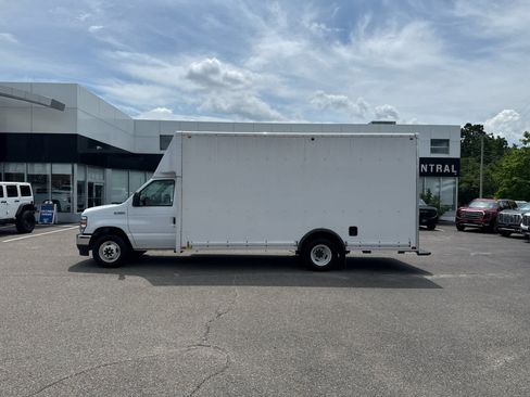 Used 2024 Ford E-350 and Econoline 350 Super Duty w/ Power Windows & Locks Group RWD image 2