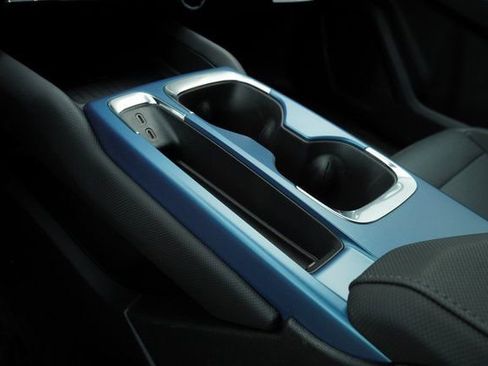 New 2025 Chevrolet Equinox EV LT image 18