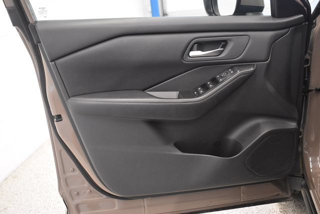 Used 2025 Nissan Rogue SV AWD/4WD image 20