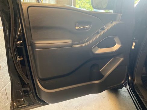 Used 2025 Nissan Frontier SV image 10