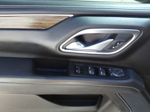 Used 2023 Chevrolet Suburban Premier AWD/4WD image 32