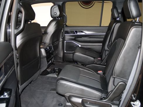 Used 2023 Jeep Wagoneer L Series II w/ Premium Group I AWD/4WD image 54