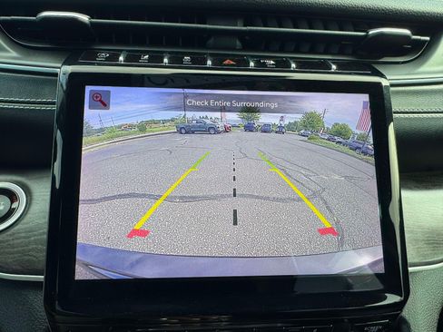Used 2023 Jeep Grand Cherokee L Limited AWD/4WD image 31