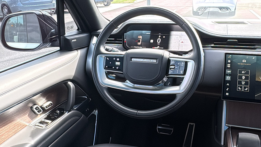 Used 2025 Land Rover Range Rover SE AWD/4WD image 25