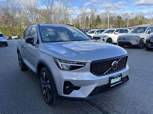 Certified 2023 Volvo XC40 B5 Plus w/ Climate Package image 2