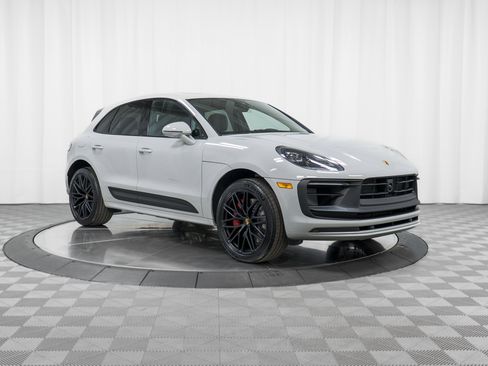New 2026 Porsche Macan GTS image 9