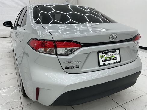 Used 2023 Toyota Corolla LE FWD image 9