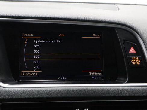 Used 2017 Audi Q5 2.0T Premium Plus w/ Technology Package image 3