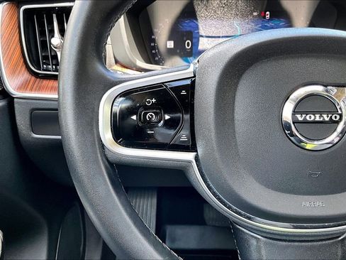 Used 2023 Volvo XC60 B5 Ultimate FWD image 28