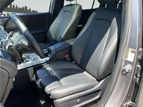 Used 2023 Mercedes-Benz GLB 250 4MATIC w/ Premium Package image 11