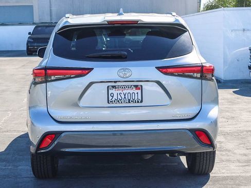 Used 2023 Toyota Highlander Limited FWD image 8