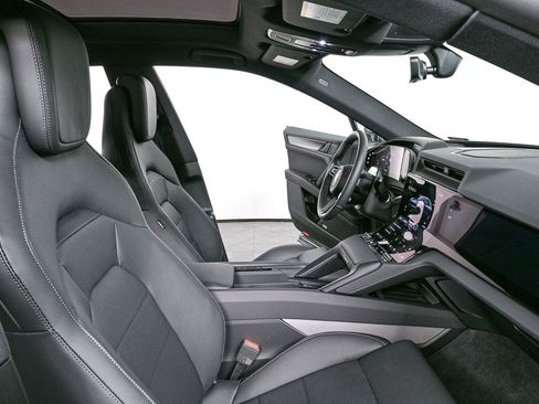 New 2026 Porsche Cayenne Electric AWD/4WD image 24