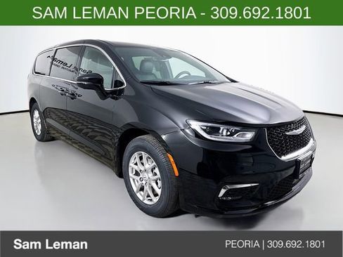 New 2026 Chrysler Pacifica Select FWD image 1