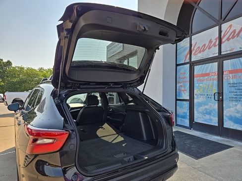Used 2025 Chevrolet Trax RS w/ Sunroof Package FWD image 84