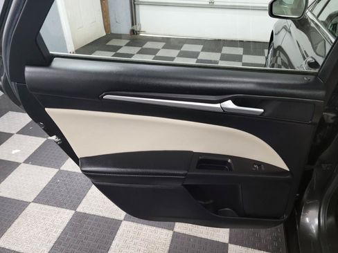 Used 2018 Ford Fusion Titanium AWD/4WD image 23