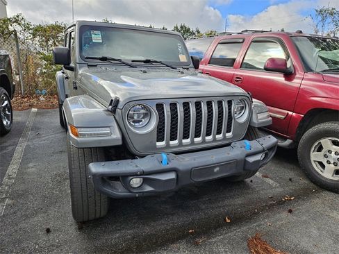 Used 2021 Jeep Wrangler Unlimited Sahara w/ Cold Weather Group image 4
