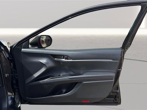 Used 2020 Toyota Camry SE image 16