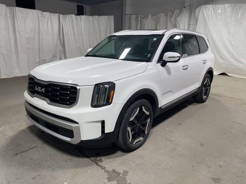 Used 2025 Kia Telluride S image 3