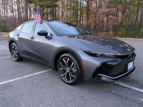 Used 2023 Toyota Crown XLE image 2