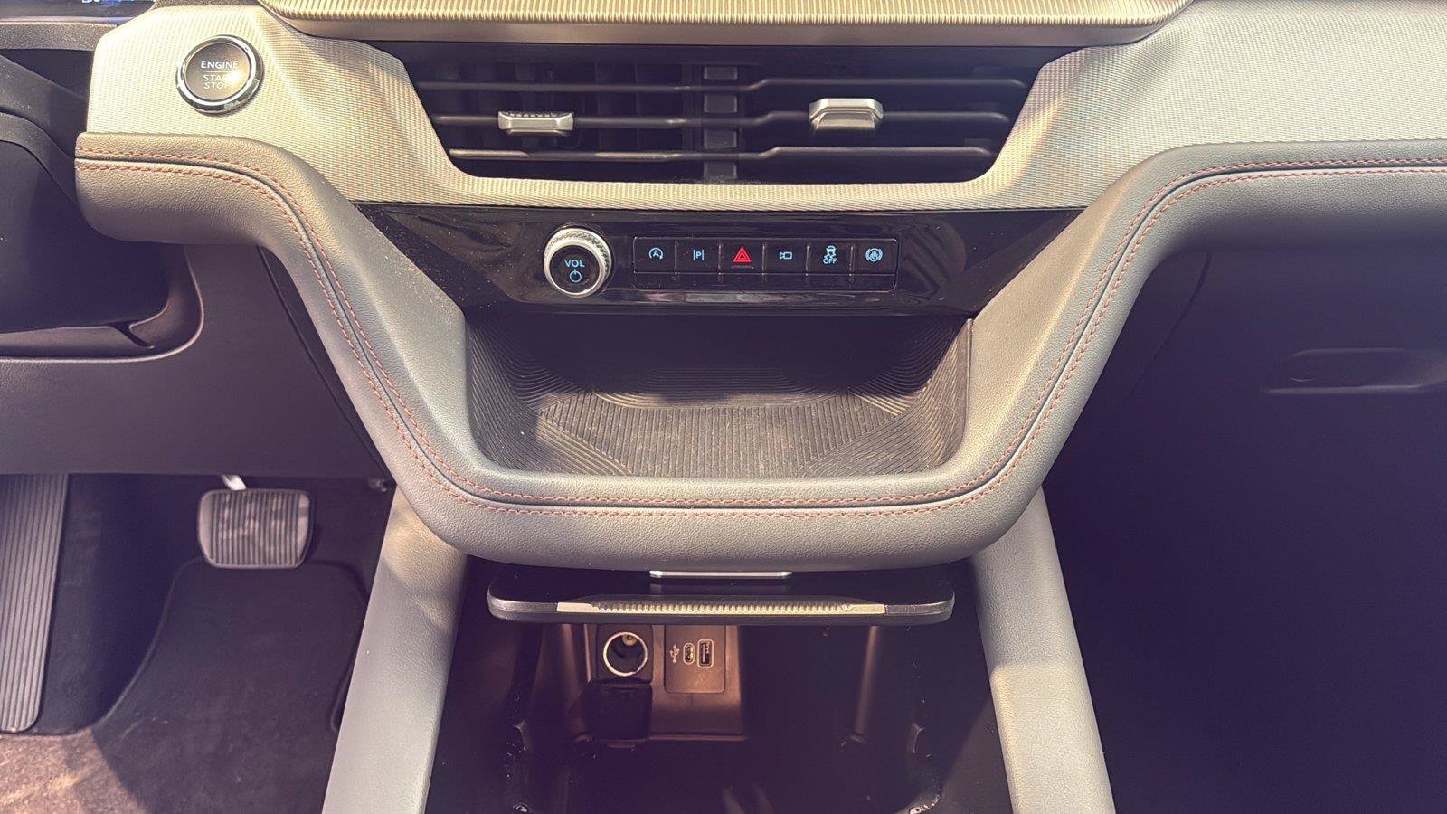 Certified 2025 Ford Explorer Active RWD image 25