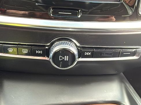 Certified 2025 Volvo V60 B5 Cross Country Plus image 19