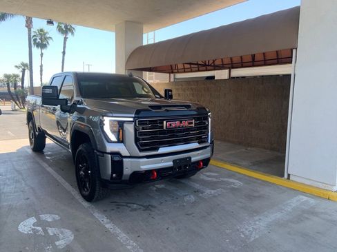 Used 2025 GMC Sierra 2500 AT4 AWD/4WD image 4