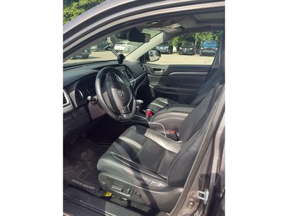 Used 2017 Toyota Highlander SE