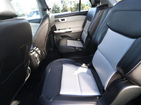Used 2022 Ford Explorer XLT w/ Equipment Group 202A RWD image 12