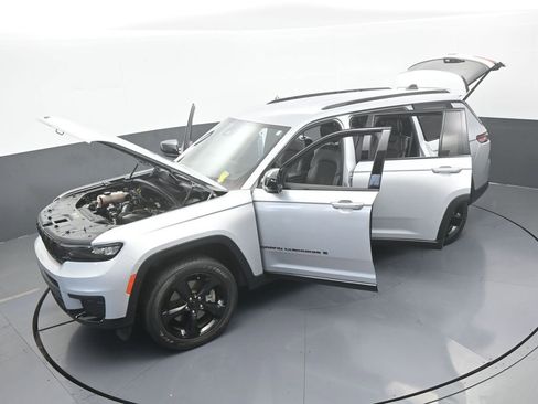 Used 2023 Jeep Grand Cherokee L Laredo RWD image 64