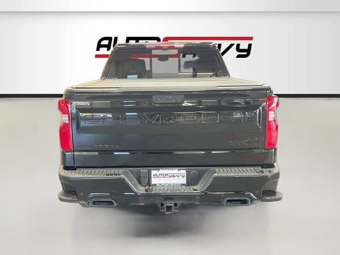 Used 2025 Chevrolet Silverado 1500 High Country w/ Midnight Edition AWD/4WD image 6
