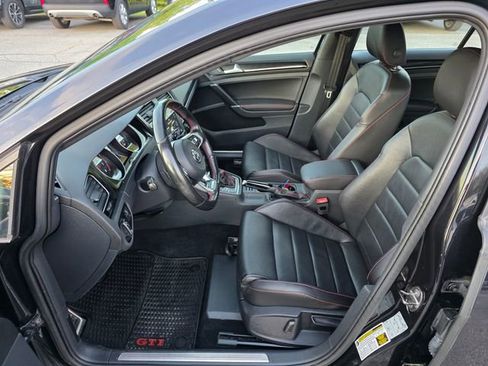 Used 2017 Volkswagen GTI SE FWD image 15