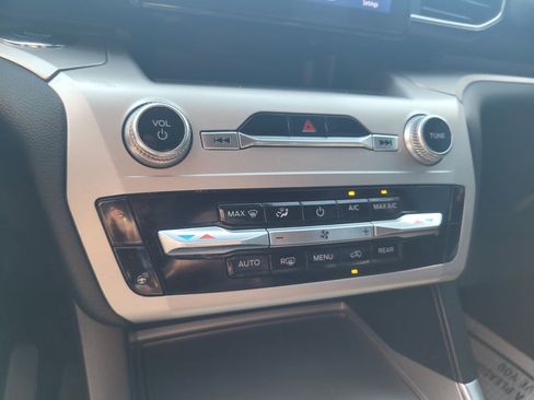 Certified 2022 Ford Explorer XLT w/ Equipment Group 202A image 18