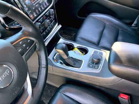 Used 2019 Jeep Grand Cherokee Limited AWD/4WD image 17