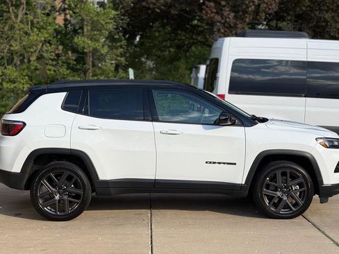 Used 2026 Jeep Compass Limited AWD/4WD image 8